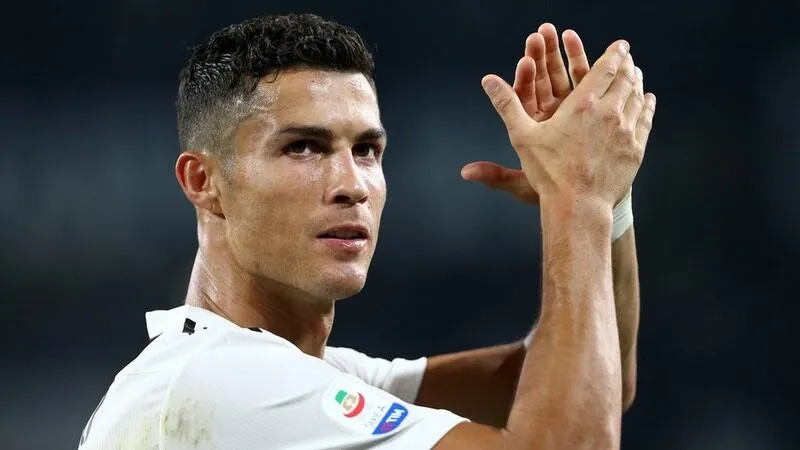  Cristiano Ronaldo - Tiền vệ xuất sắc nhất thời đại