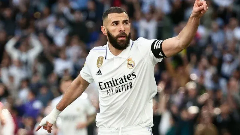 Karim Benzema với 200 triệu Euro, tương đương 3.846.000 /tuần