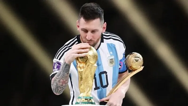  Tuyển thủ người Argentina đã liên tiếp giành được những pha sút xuất sắc